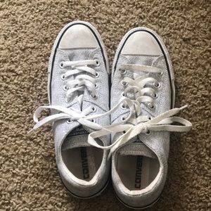 Women’s 8 grey converse